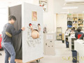 前代未聞！小倉由菜の壁尻パネルを出張レンタル！