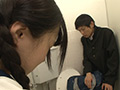 ブルマ姿でモジモジしながら我慢できずお漏らし！？