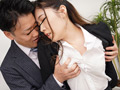 途中入社のミニスカ女子社員の弱みを握ったつもりが…