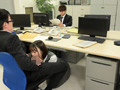 地味で小柄な女子社員が…実はチ○ポ大好き娘！