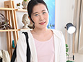 透け乳首Tシャツでパンチラしまくりの派遣のお姉さん