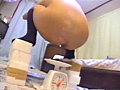 素人美少女限定 排尿、排便飲みます！食べます！14