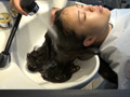黒髪スーパーロングヘアOL 男性上司と密会シャンプー