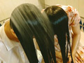 仲良しスーパーロングヘア姉妹の相互シャンプー初体験1