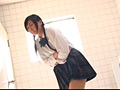 お漏らし？ 趣味？ トイレの床でおしっこする女子○生
