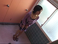 トイレに間に合わず途中で悶絶失態おもらし○撮