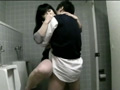 酒○い人妻便所連れ込み中出し映像