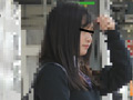無断猥褻触ったもの勝ち！制服娘電車内痴○＃7 サンプル画像1