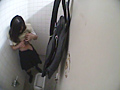 女用務員が○撮した女子校和式便所