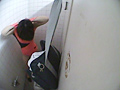 女用務員が○撮した女子校和式便所