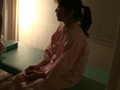 堅物な妻を騙して出張マッサージ師に性感を頼んだら…