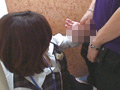 紳士服店の試着室でチ○ポ出して美人店員に裾上げ依頼