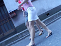 街角スリットガール