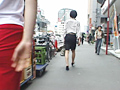 街角スリットガール