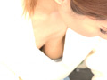 必見！超エロイ乳首とおっぱいが丸見えになっています！