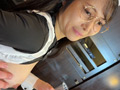 巨乳美女OLの即尺フェラ！大量ザーメンを口内に！