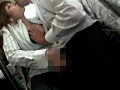 満員路線バス・乗客の勃起チ○ポを握りしめる若妻