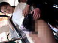 田舎通学バスで女子学生のポッチン乳首にイタズラ痴○