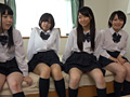 クラスメイトのパンチラがすぐそこに。