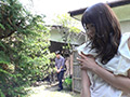 田舎暮らしの人妻はスリルを求めて止まらへん。