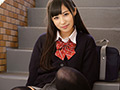 毎朝見かけるニーハイ太ももパンチラ女子○生3