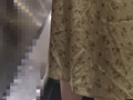 手マンに悶える爆乳熟女