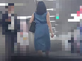 青ノースリーブワンピの爆乳姫。一重美女の乗車物語…
