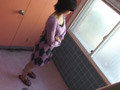 人妻豪快立ちション便○撮