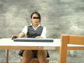 OLの無防備なデスク下 三角パンチラ○撮1