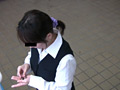 社内に取り付けられた自動販売機パンチラ4