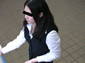 社内に取り付けられた自動販売機パンチラ4