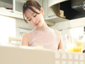 ノーパン直穿きパンストの美脚で僕を誘惑 森あやみ
