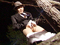 立ち姿女小便1