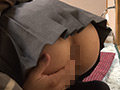 コタツの中を覗くと娘の無防備パンチラが！