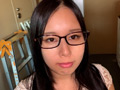 爆乳眼鏡美女の歯を楽しもうYO！ 塚田詩織