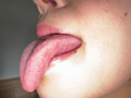 【個人撮影】玉城夏帆の舌ブラシで「汚舌苔」採取