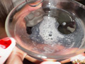 【個人撮影】若菜めありの舌ブラシで「汚舌苔」採取
